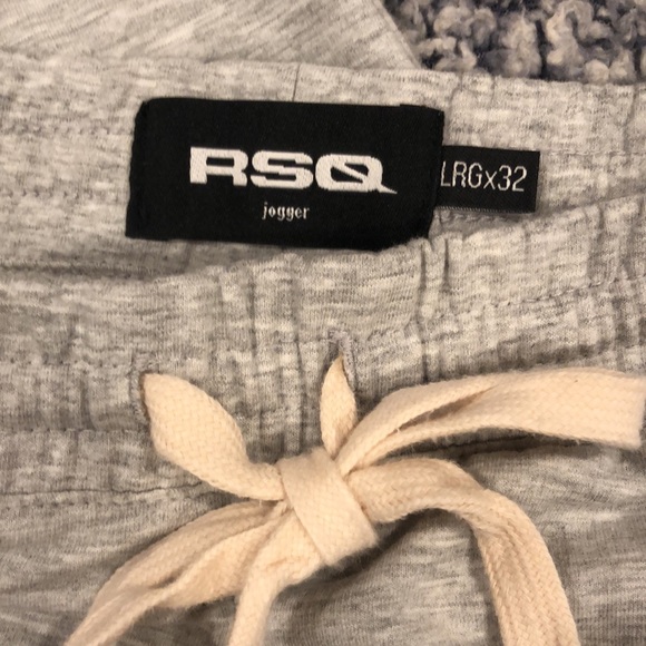 ⭐️FREE!!⭐️WITH BUNDLE PURCHASE!💥5 FOR $25💥RSQ! jogger sweatpants grey size lrg - Picture 5 of 8